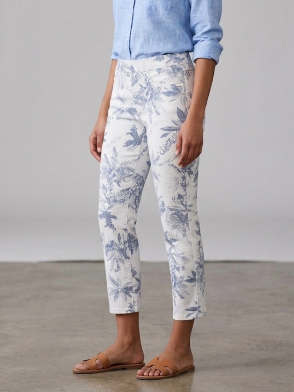 FDJ Cropped White Straight-Leg Pull-On Pants with Blue Botanical Print